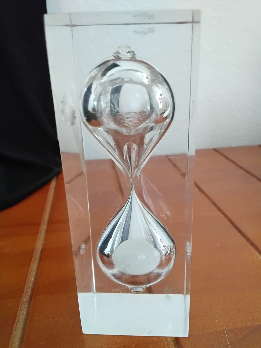Vintage MCM Lucite Acrylic Sand Suspended Hourglass Timer